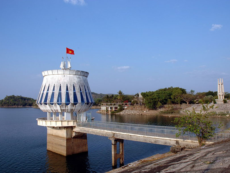 Phòng Tài chính – Kế hoạch Dương Minh Châu tham gia mở thầu gói thầu số 7: Thiết bị công trình công viên huyện